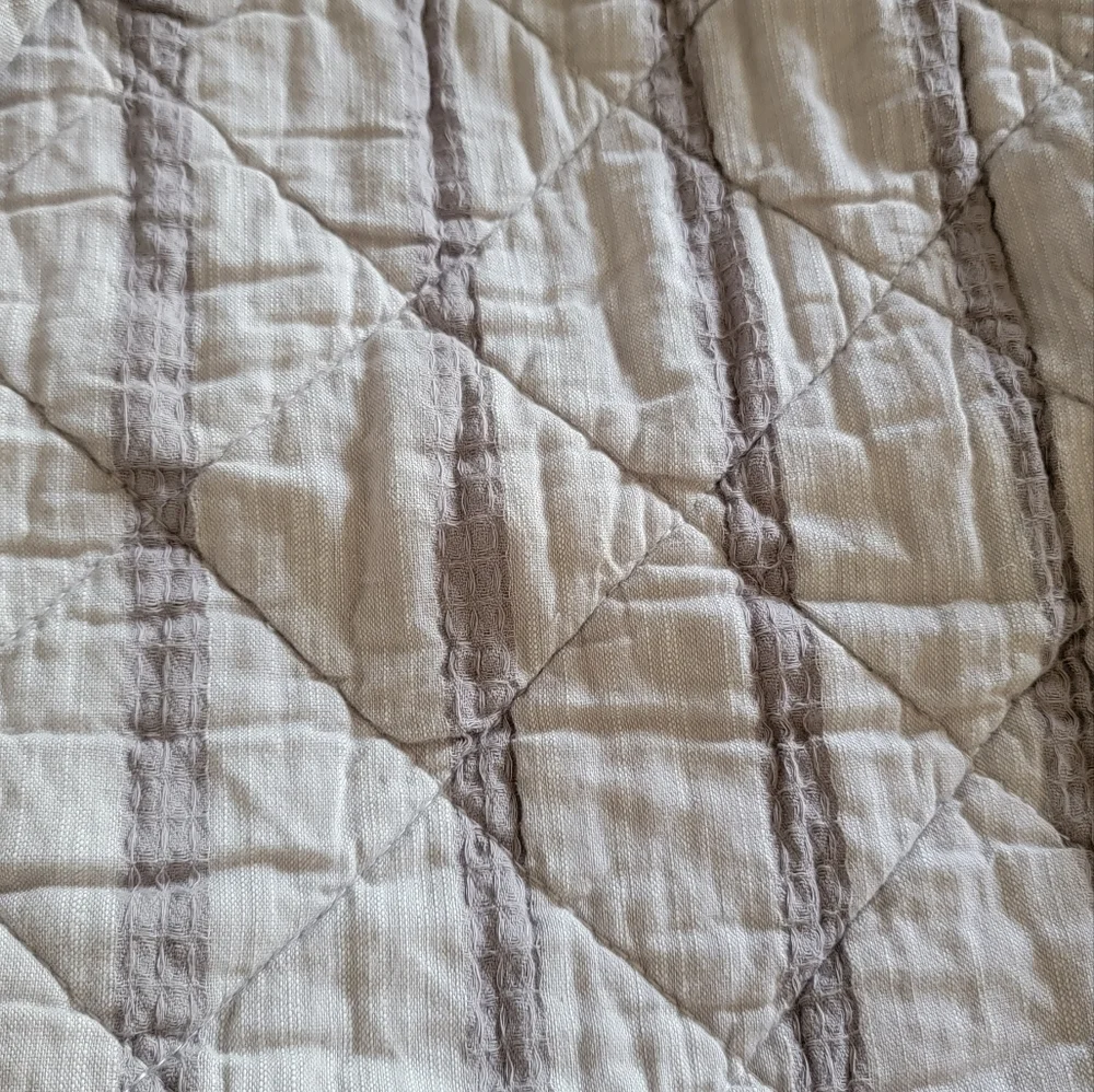 New King Cotton Quilt Rachel Zoe 106" x 92" Grey - Picture 3 of 12